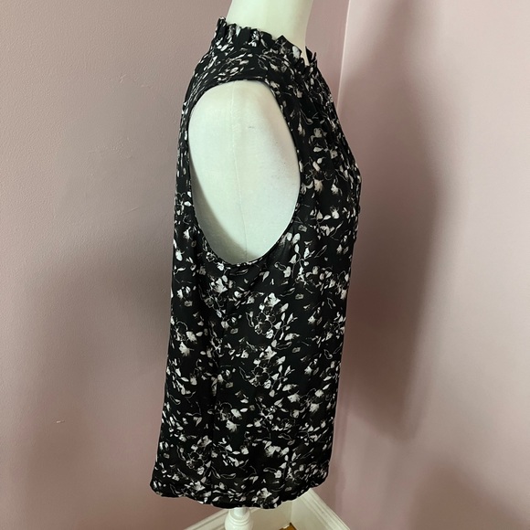 Dressy Sleeveless Blouse size M - Picture 9 of 10
